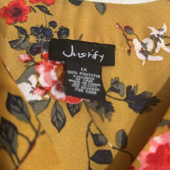 Justify V-Neck Yellow Floral Pattern Blouse 1x - Picture 2 of 10